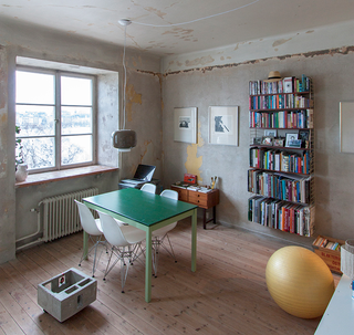 Illustration for article titled This Tiny Apartment Is Built Inside a 30-Year-Old Storage Unit